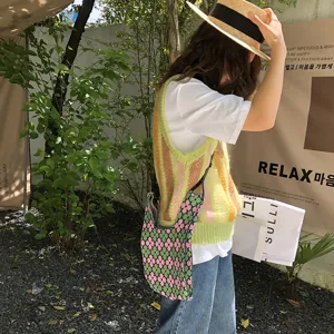 Strick-Hobo-Umhängetasche mit buntem Blumenmuster im japanischen Stil für den Alltag