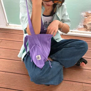 Koreanische violette plissierte Damen Strick Umhängetasche, lässige Handtasche für Sommer.