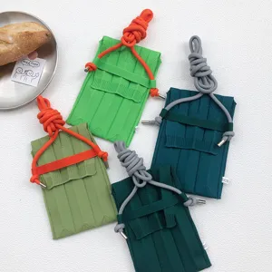 Modische gestrickte Mini-Handytasche Umhängetasche mit dickem Kordelriemen, lässiges Design.