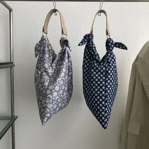Blumig geknotete Stoff-Tragetasche lässige Schulterhandtasche für Damen Sommerstil