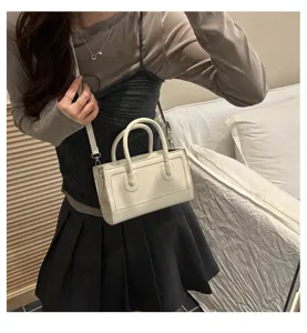 Retro white small square bag women new fashion versatile crossbody bag elegant handbag design