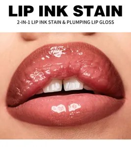 Gros plan détaillé de la teinte à lèvres brillante, formule hydratante effet repulpant.
