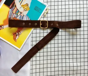 Cintura da donna in camoscio marrone scuro con fibbia quadrata dorata. Ottima per vestiti.