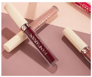 Gros plan sur le rouge à lèvres liquide mat HANDAIYAN avec une texture veloutée et superbe design.