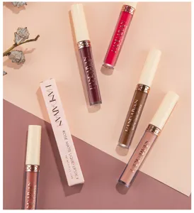 Ensemble de rouge à lèvres liquide mat longue durée velours maquillage vue de détail