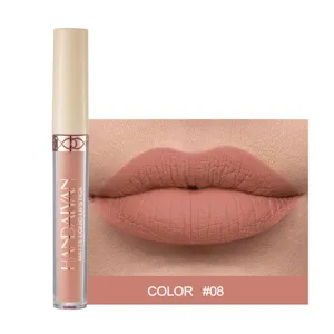 Détail de rouge à lèvres liquide mat montrant une texture veloutée et nuance #08.
