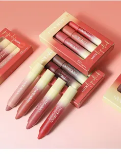 Set di rossetti opachi HANDAIYAN con texture liscia, formula impermeabile e colori vivaci.