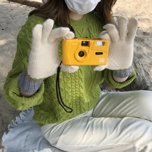 Simple color-block knitted touchscreen wool gloves for warm winter daily wear and cute style.