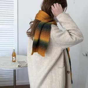 Bufanda de punto degradado de estilo coreano para mujer, cálido accesorio de cuello invernal.