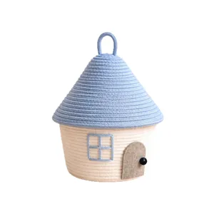 Panier de rangement tissé en corde de coton en forme de maison mignonne avec couvercle.