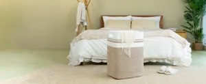 Vue detaillee du panier de rangement en corde de coton tisse dans une chambre cosy.