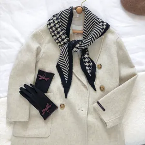 Bufanda triangular tejida pata de gallo mujer moda invierno chal cálido negro y blanco estilo