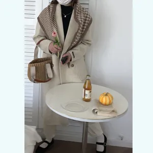 Bufanda triangular de punto con patron de pata de gallo y chevron para mujeres moda invierno diaria