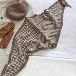 Bufanda triangular de punto para mujer, elegante patrón de pata de gallo y chevrón chal.