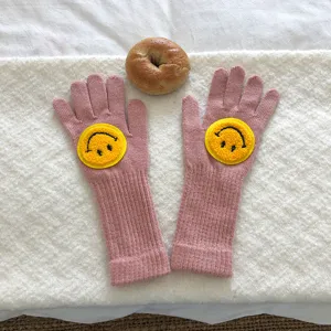 Gants tricotés mignons avec smiley pour femmes, gants d'hiver chauds en laine douce.