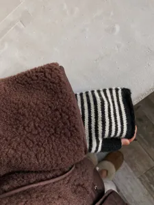 Guantes de punto a rayas sin dedos para el invierno, mitones de lana cómodos y abrigados.