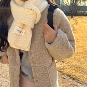 Morbida sciarpa invernale in maglia bianco sporco, spessa e calda per donna, stile elegante.