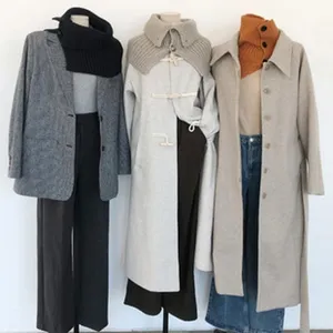 Detailansicht kuscheliger Winter Strick Schal Kragen, weiche einfarbige Winteraccessoires.
