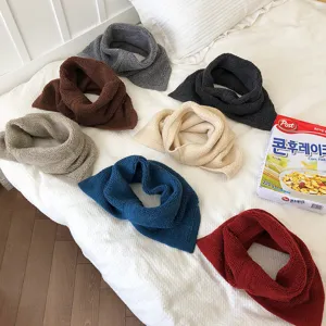 Detalle de calentador de cuello de felpa gruesa, primer plano de bufanda de invierno