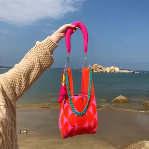 Sac à épaule tricoté pour femme élégant sac bandoulière tissé avec belle chaîne