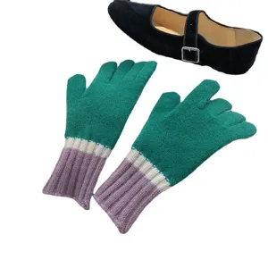 Winter warm colorblock knitted gloves for women, stylish and cozy touchscreen wool gloves.