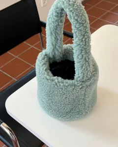 Sac à main en laine d'agneau duveteuse verte sac seau en peluche douce mode hiver