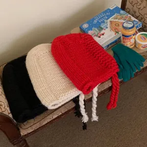 Ensemble bonnet balaclava et gants en tricot douillet couleur unie pour hiver chaud.