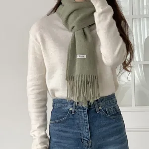 Bufanda verde lisa de lana con flecos, accesorio de invierno suave y cálido para mujer.
