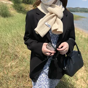 Cómoda bufanda de punto beige para mujer, calentador de cuello de invierno, accesorio de otoño