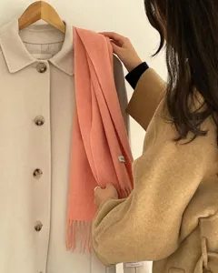 Bufanda de lana de color sólido con flecos para parejas, accesorio de invierno.