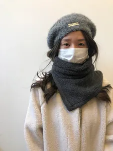 Conjunto de bufanda y boina de punto cálido de invierno para unisex, cuello afelpado liso.