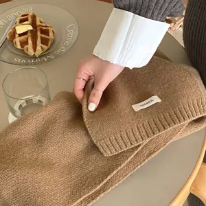 Einfarbiger brauner 100% Wolle Strickschal, dicker warmer Winter-Halswärmer für Damen.