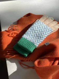 Winter colorblock knit gloves detail view, showcasing the textured herringbone and ribbed cuffs.