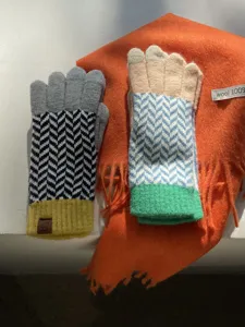 Winter colorblock knit gloves detail view, showcasing warm chevron pattern for couples daily wear.