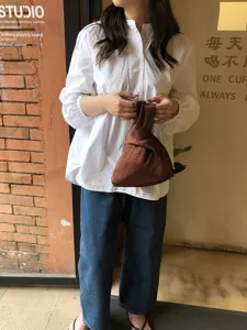 Japanische Satin Knoten Handtasche für Damen, elegante minimalistische Handtasche.