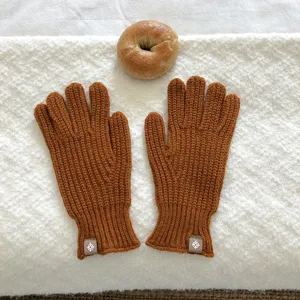 Vista detallada de guantes de punto táctiles cálidos de invierno para mujer en marrón liso.