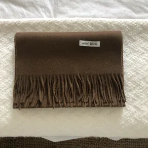 Bufanda marrón de lana con flecos variante, suave cuello de invierno liso para mujeres.