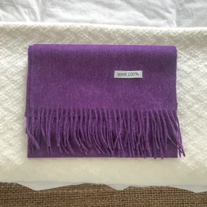 Bufanda de invierno de lana morada 100% con flecos suaves, cuello cálido liso para mujeres.