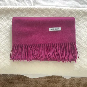 Bufanda de flecos de lana magenta, cuello cálido de invierno liso accesorio artículo.