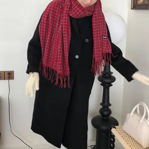 Klassischer roter Karo-Winterschal für Damen, weicher warmer Fransen-Schal für kalte Tage.