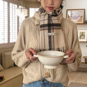 Bequemer Wolle Karoschal für Damen im klassischen Karomuster eleganter warmer Schal.