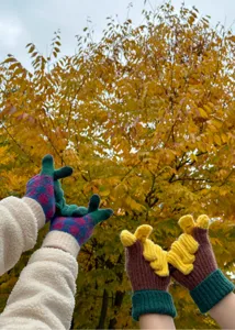 Winter Japanese color-block knitted wool gloves for couples, warm and thick thermal gear