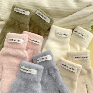 Gemütliche dicke Damen Winter-Strickhandschuhe aus Nerz-Imitat, warm, weich und süß.