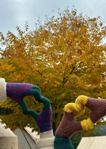 Winter Japanese style color-blocking knit wool gloves for couple warm cycling wear.