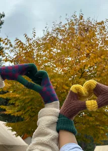Winter Japanese color-block knit gloves for couples, thick and warm wool gloves for outdoor riding.