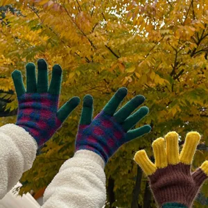 Winter Japanese color matching knitted woolen gloves couple style riding warm thick gloves.