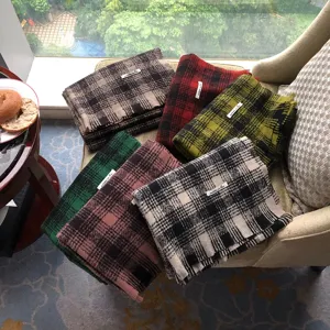 Écharpe classique à carreaux et franges effet cachemire, chaude et confortable pour femmes.