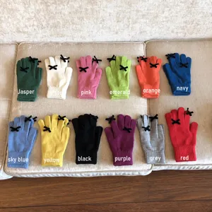 Süße Strick-Fünffingerhandschuhe mit kleinen Schleifen, warme Touchscreen Winterhandschuhe.