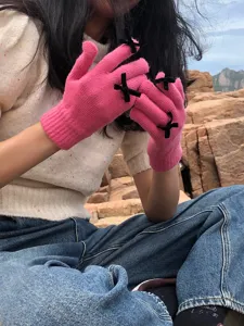 Süße Winter Strickhandschuhe mit schwarzen Schleifen, warme einfarbige rosa Handschuhe.