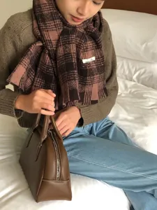 Écharpe écossaise chaude imitation cachemire avec franges, accessoire rétro chic pour femmes.